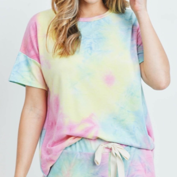 Tie Dye Top & Shorts Lounge Set - Picture 5 of 9